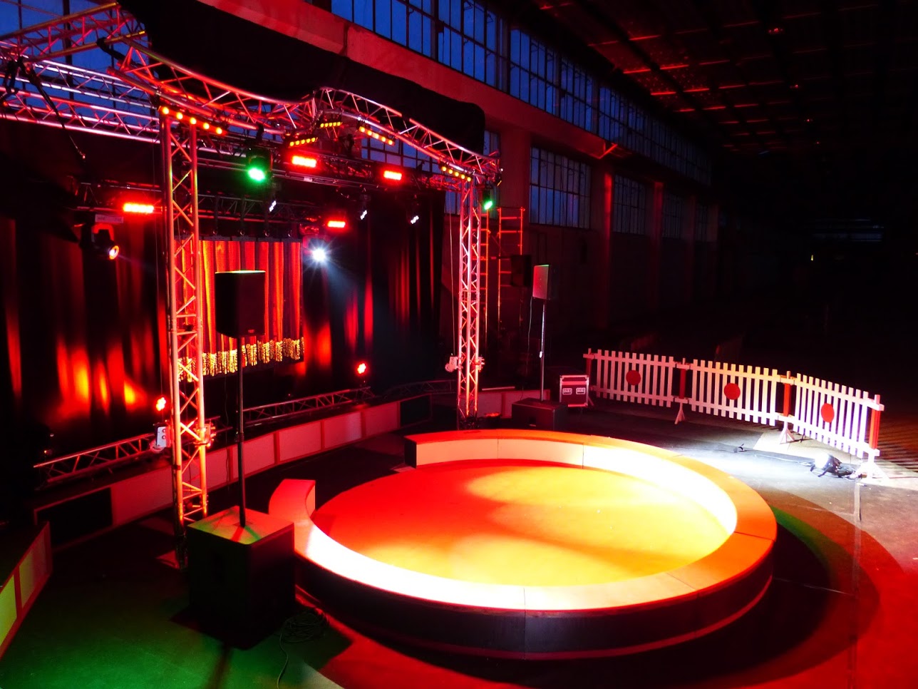 Cirque K Faiseurs de Cirques Location de scène et scénographie